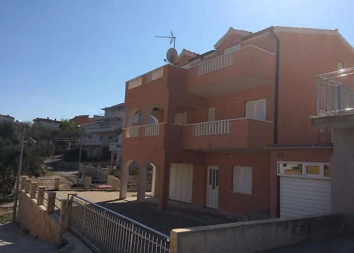 Apartments Crnjac