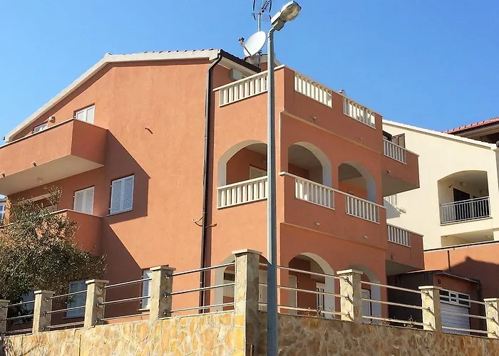 Apartments Crnjac